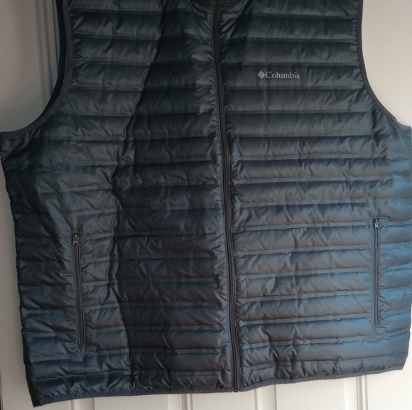 Colombia Men's Powder Light Quilted Vest - Picture 1 of 4